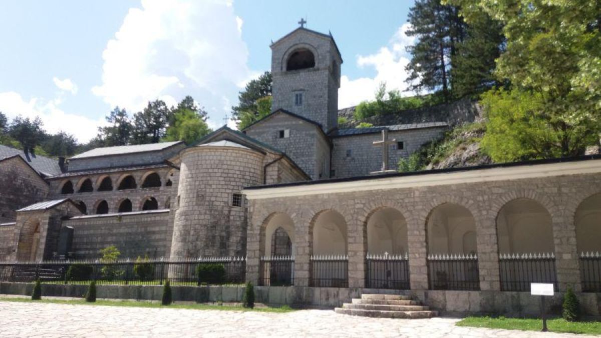 Krivična prijava protiv Krivokapića, Praščević Milačić i Đurišić zbog radova u Cetinjskom manastiru