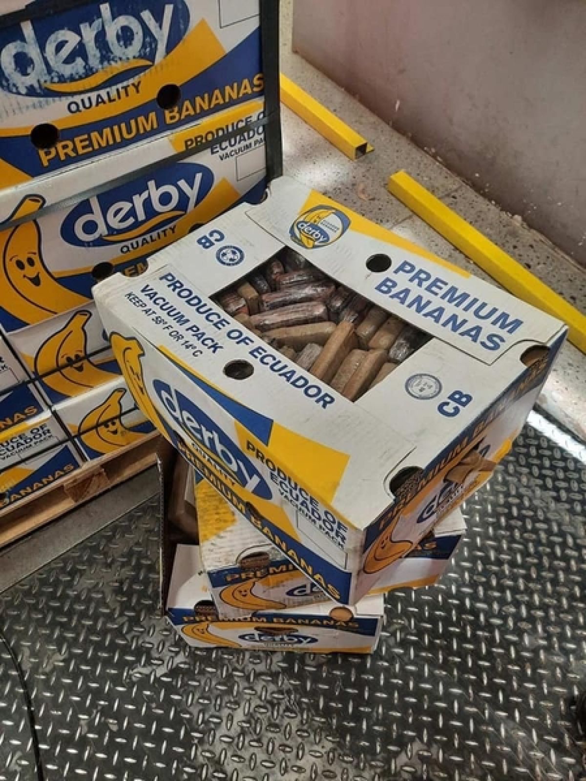 Radnici “Volija” pronašli nepoznatu supstancu u paketu sa bananama, sumnja se na kokain