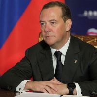 Medvedev: Američka vojska bi trebalo da lažira nuklearne kodove ako Bajden pobjedi na izborima