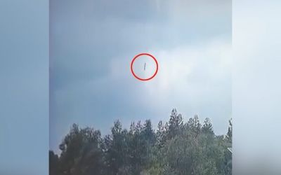 VIDEO – Pogledajte trenutak kada se Boing 737 pun putnika zabio u brdo i zapalio
