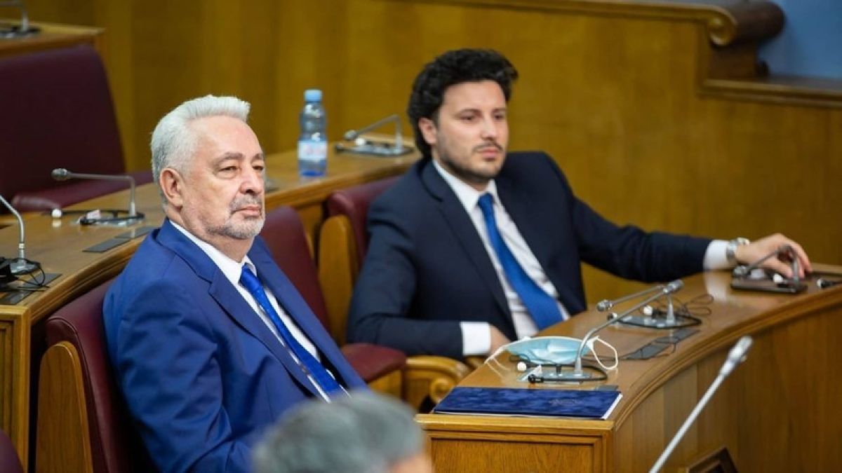 Krivokapić Abazoviću ostavio poruku u kabinetu: „Proći će“