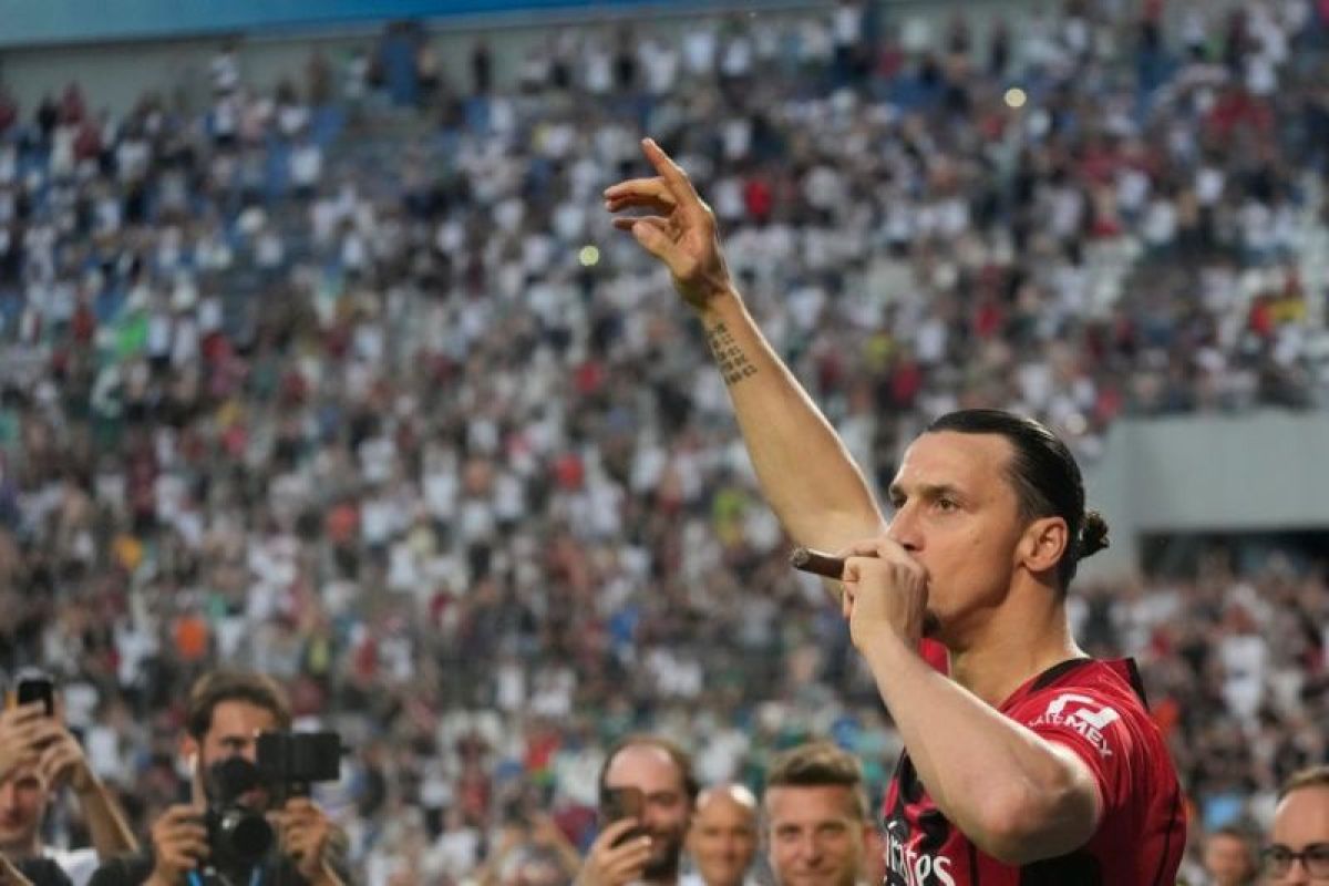 Zlatan u elementu: Ibrahimović okačio sliku svog, Rebićevog i Krunićevog dresa i objasnio je sa dva slova