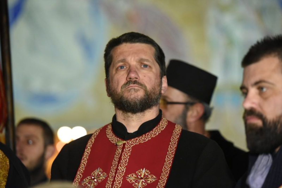 Otac Gojko Perović: Crkva nikad neće podržavati poruke prijetnje, iako se autori kite crkvenim simbolima