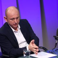Knežević: Đukanović je bacio Ustav pod noge, kao flaše Dom Perinjona dok sluša Jami u zelenom salonu