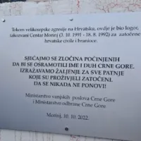 Opština Kotor već 10 dana ne uklanja spomen-ploču u Morinju: Jokić putuje, ploča ostaje