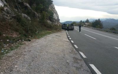 Prevrnulo se vozilo na putu Cetinje- Podgorica, povrijeđena Budvanka