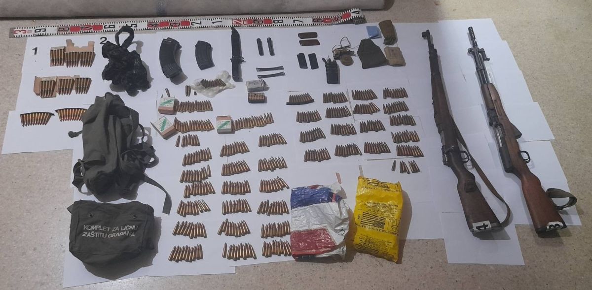 Krivična prijava protiv jedne osobe: U Bijelom Polju pronađene puške, više od 500 metaka, nož…
