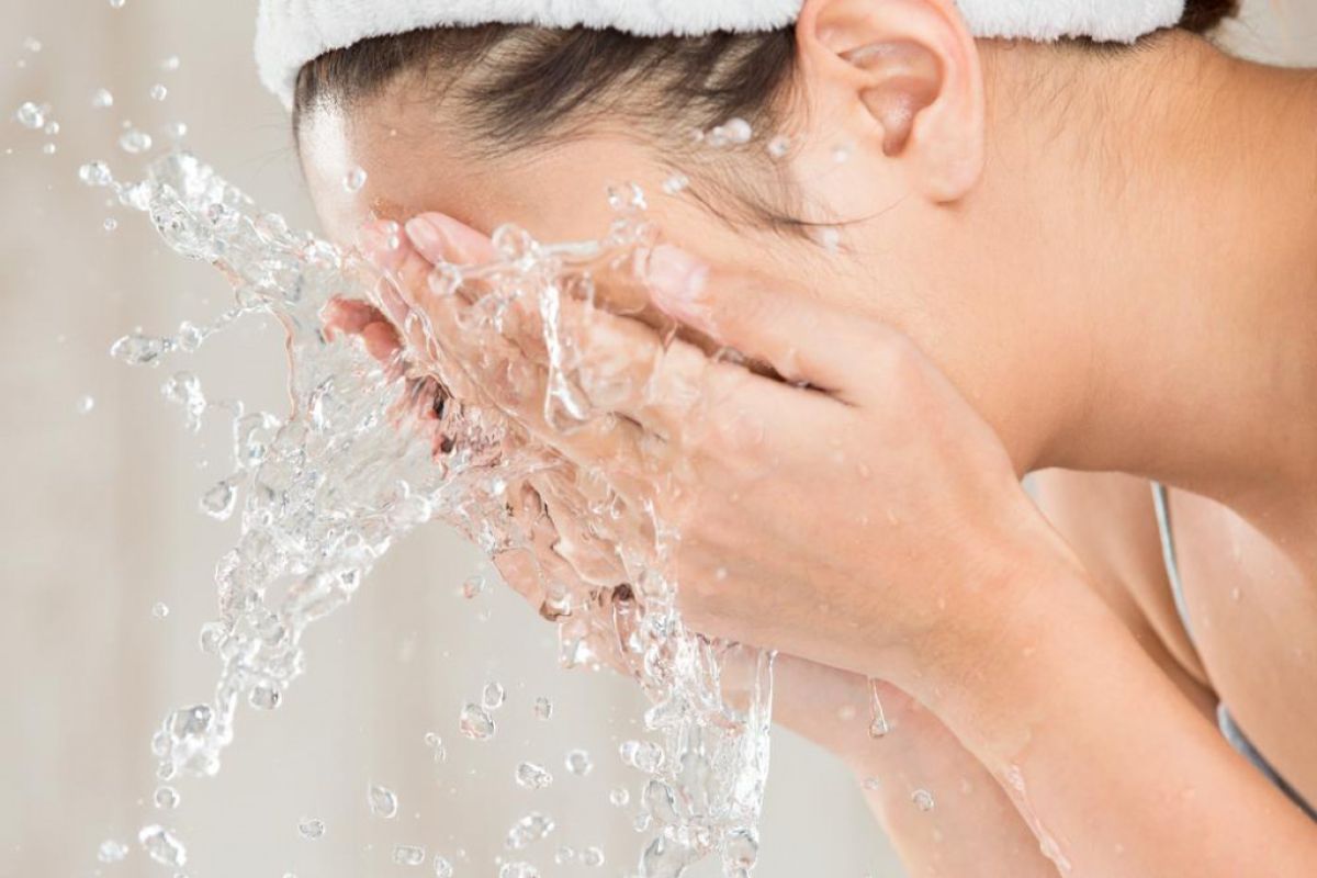 Da li je bolje umivati se toplom ili hladnom vodom?