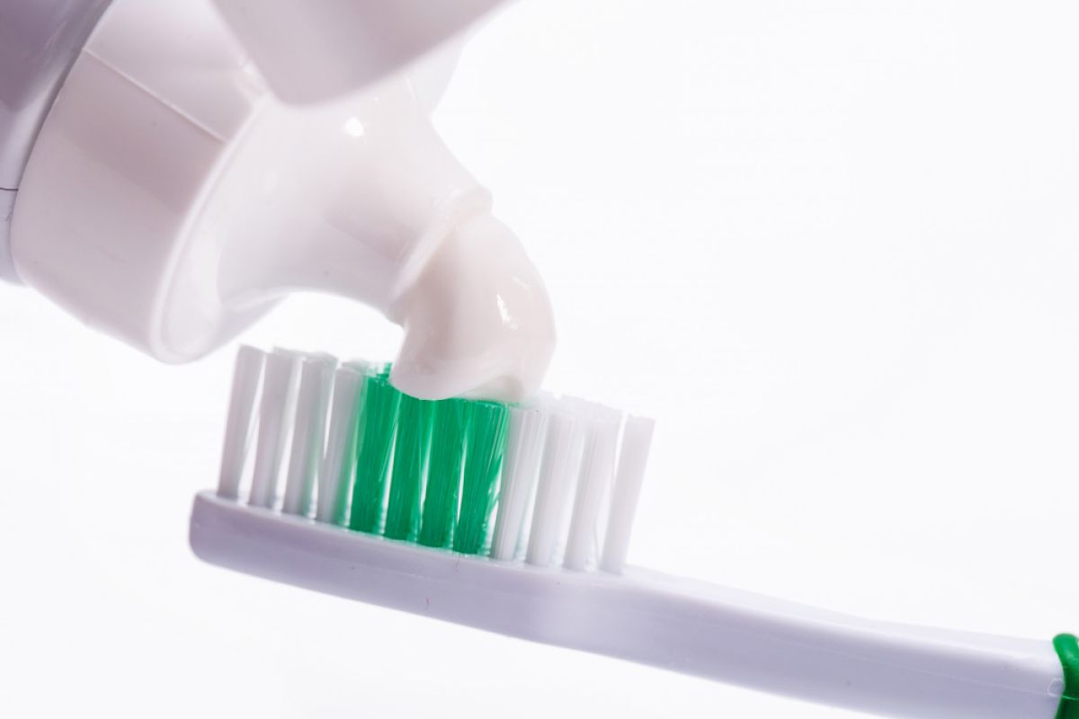 Šta se dogodi kada pokvasimo četkicu za zube prije stavljanja paste