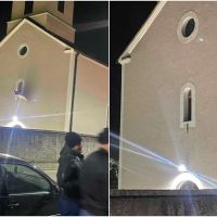 VIDEO – Skinuta srpska zastava sa crkve – Poručeno: “U Konjicu ima mjesta samo za Bošnjake”