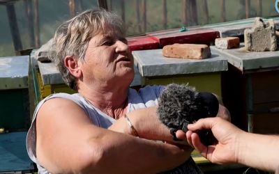 VIDEO – Šahza Rešić pretukla svekra da spase svekrvu, postala legenda sela