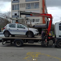 FOTO – I to se dešava: „Pauk“ pokupio i vozilo Komunalne policije