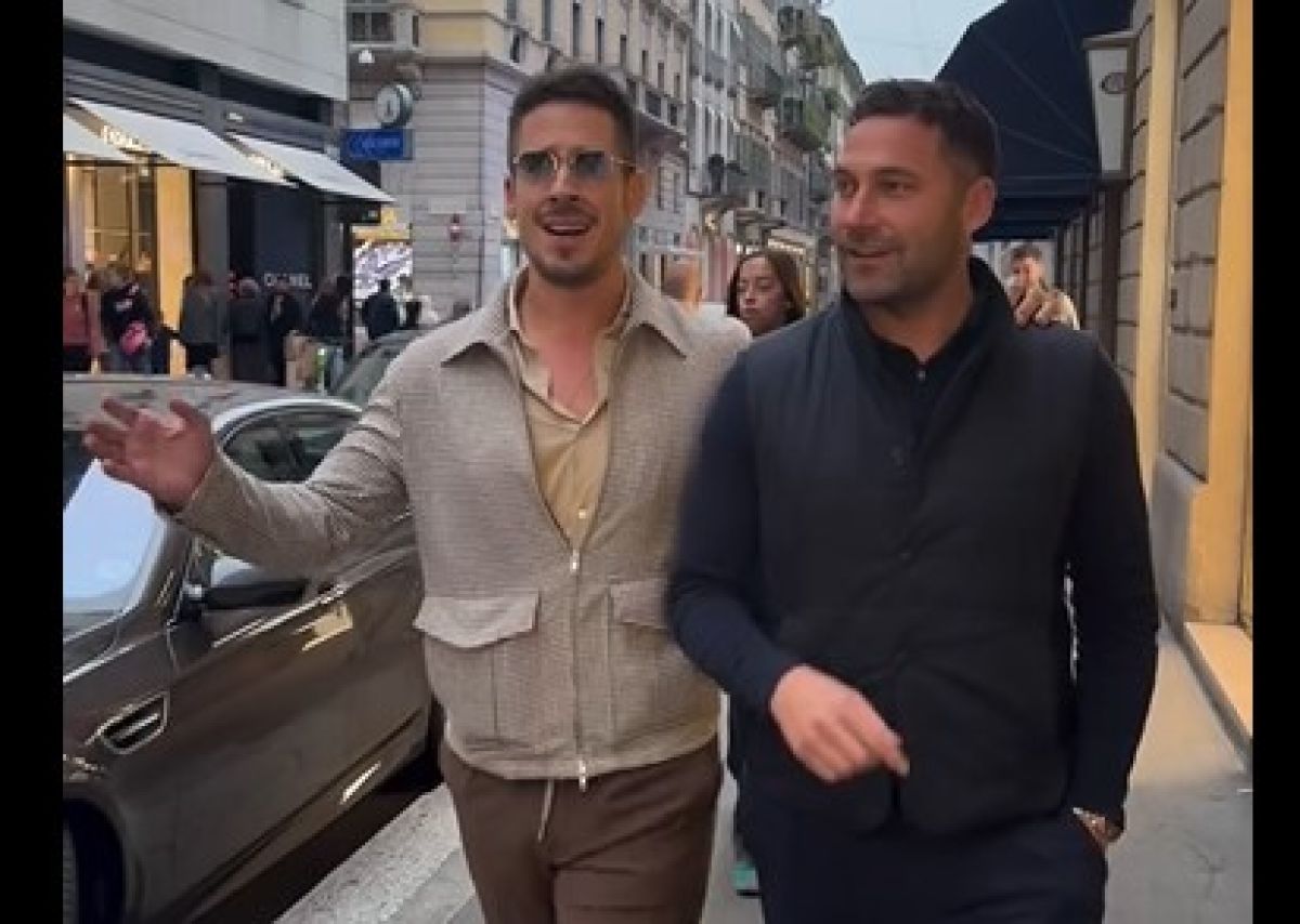 VIDEO – Nikola Rokvić u društvu Duška Tošića zapjevao na ulicama Milana
