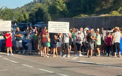 Radnici Instituta plate čekaju do srijede, od blokade granica ne odustaju