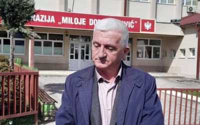 Vuković odustao od štrajka glađu, zadovoljan što će Prosvjetna inspekcija predložiti razrješenje Međedović