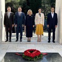 Delegacija Skupštine Glavnog grada položila vijenac na Spomenik Partizanu borcu