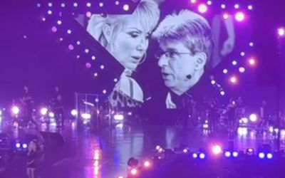 Suze na koncertu: Lepa Brena pjevala za preminulog prijatelja