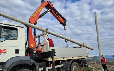 Postavljeni stubovi za rasvjetu i video nadzor na pristupnom putu do izvorišta Bolje Sestre