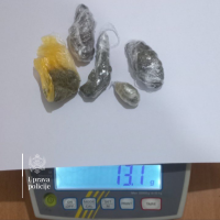 Uhapšen Bjelopoljac na dječijem igralištu, osumnjičen da je ispod klupe spustio drogu