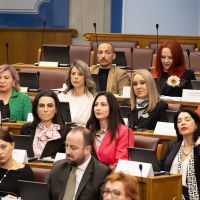 VIDEO – I dalje mete pedrasuda: Ideja o ženi na vodećoj poziciji odlučivanja nije privlačna za Crnogorce