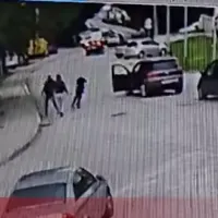 UZNEMIRUJUĆI VIDEO – Milenkovića škaljarci izrešetali nasred ulice, smrtno pogođen uspio da rani napadača