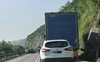 Sudar automobila i kamiona na putu Nikšić – Danilovgrad