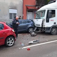 Cetinje: U udesu koji je izazavao kamion oštećena tri vozila