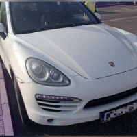 FOTO – Granična policija državljanki Kosova oduzela Porsche Cayenne, Rožajcu Audi Q5