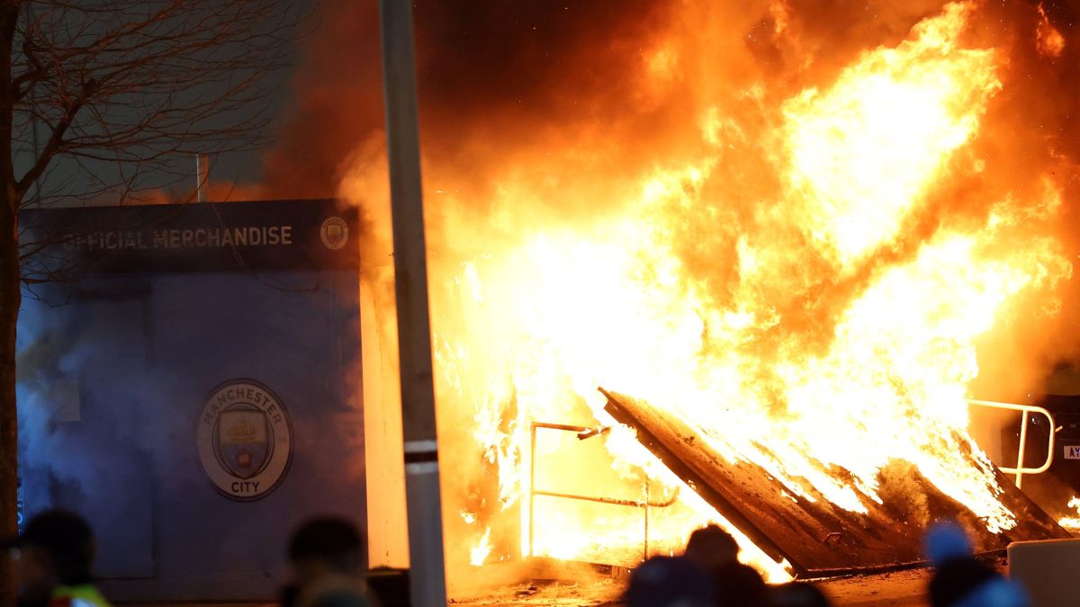 FOTO/VIDEO – Izbio požar na stadionu Mančester sitija pred utakmicu Lige prvaka