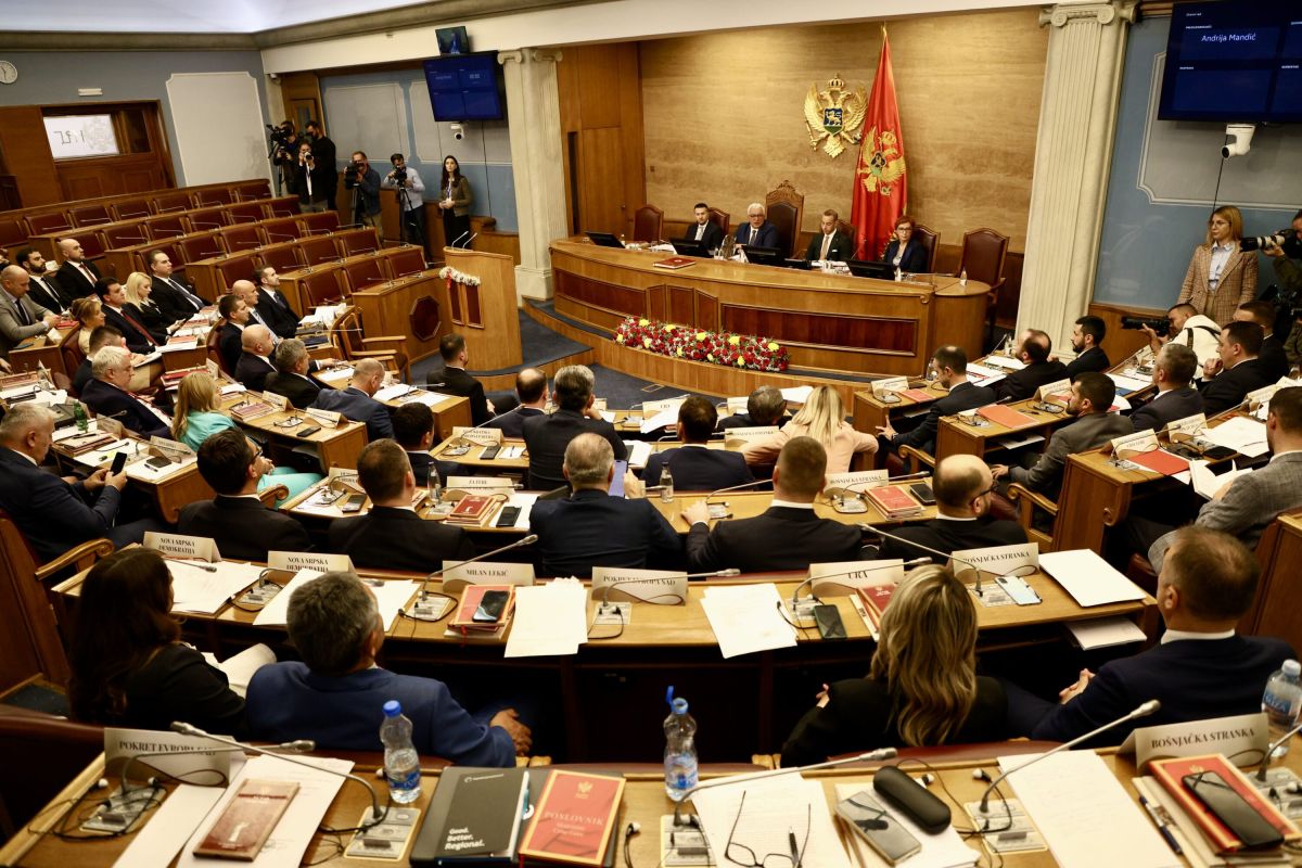 Parlamentarna većina predlaže da članovi popisnih komisija nemaju status javnog funkcionera
