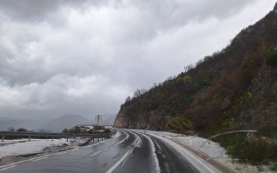 Vozite oprezno: Ima snijega, učestali odroni…
