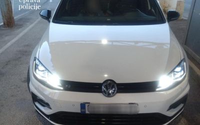 Granični prelaz Kula: Zaplijenjen „golf 7“ i skupocjena mašina za poliranje, dvojica osumnjičena za krijumčarenje
