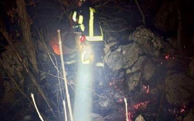 Kotor: Požar u Donjim Krivošijama još uvijek aktivan, gori u brdima