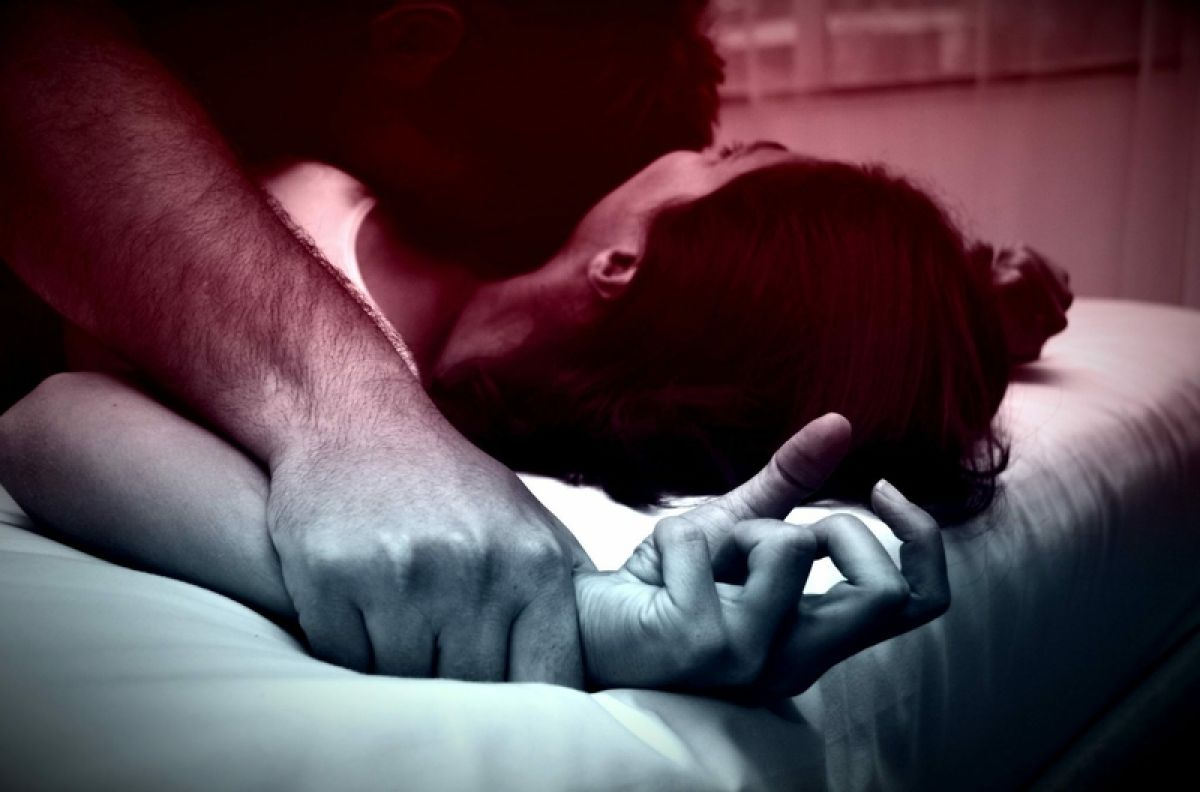 Horor u Nišu: Djevojku četvorica silovala u ženskom toaletu kafića! Policija je zatekla u lokvi krvi