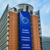 EK: Povećan broj istraga i optužnica u slučajevima visoke korupcije, ali nedostaje presuda