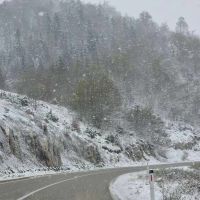 FOTO/ VIDEO – Snijeg u aprilu: Zabijelilo na sjeveru