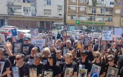 Kočani: Održan protestni marš porodica poginulih u diskoteci “Puls”