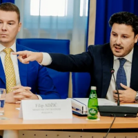 Adžić odbio da mandat prepusti Mikiću