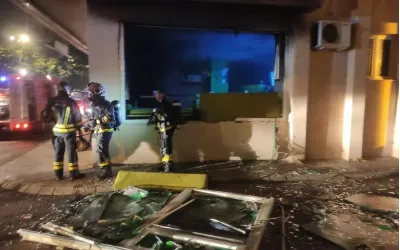 FOTO – Eksplozija i požar u kladionici u Nikšiću