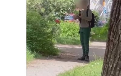 VIDEO – Kruži snimak dječaka u Novom Sadu sa puškom, policija: „Oružje je plastično“