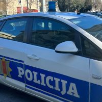 Amerikancu pritvor do 30 dana: Izazvao nezgodu u Kotoru, odbio alkotest pa napao policajca