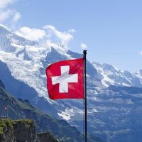 Švajcarski poslanici odobrili zabranu isticanja kukastog krsta