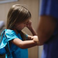 Obrenovac: Majka ćerku (6) krvnički tukla i šutirala na ulici, spasili je prolaznici