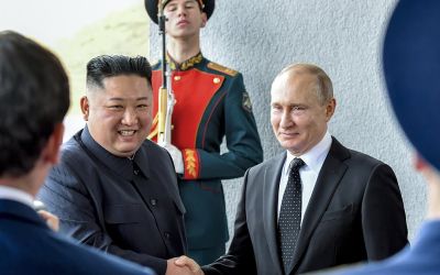 Putin poklonio Kim Džong Unu auto ruske proizvodnje