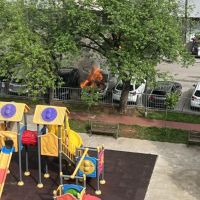 FOTO – Eksplozija u Podgorici, izgorjela dva automobila