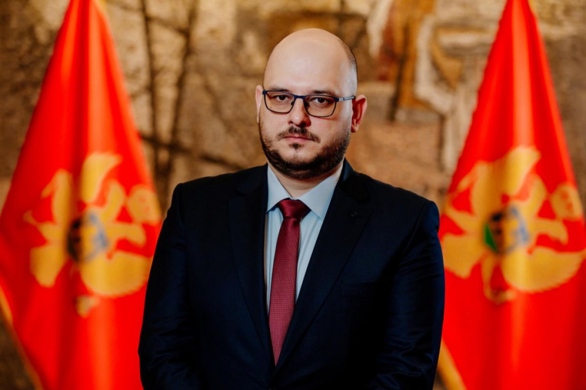 Ministru rada Admiru Adroviću 15.000 eura od Vlade Duška Markovića