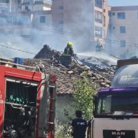 Izgorjela kuća u Podgorici, povrijeđena jedna osoba