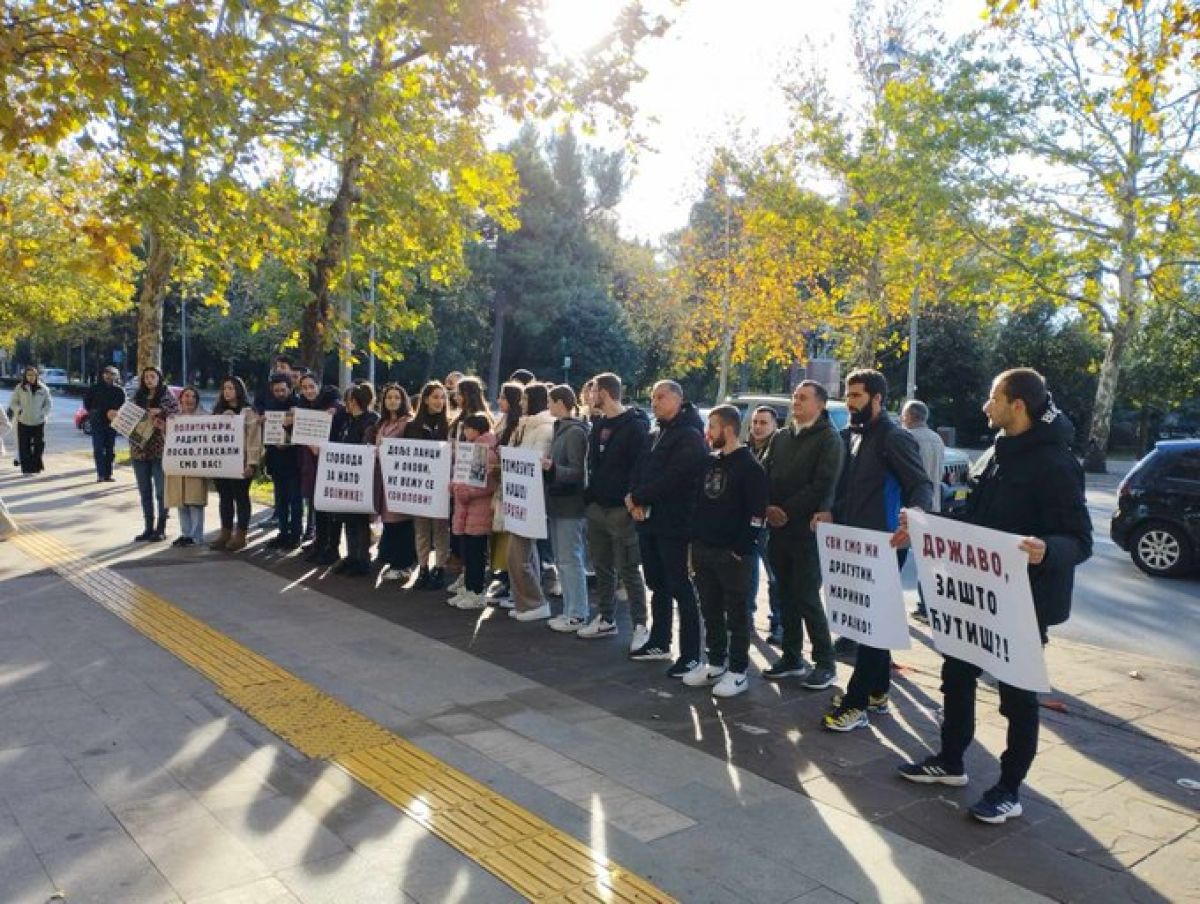 Protest ispred Skupštine zbog hapšenja Nikšićana na Kosovu