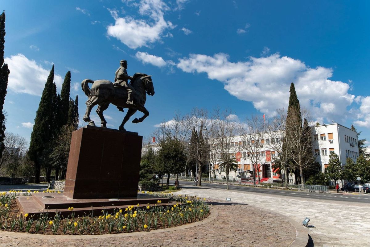 Sjutra protest ispred Skupštine: „Velika plaža ili velika laža“