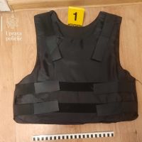 FOTO – Pretresi na sjeveru: Kontrolisana operativno interesantna lica, pronađeni pištolji, puška, lisice, balistički prsluk…